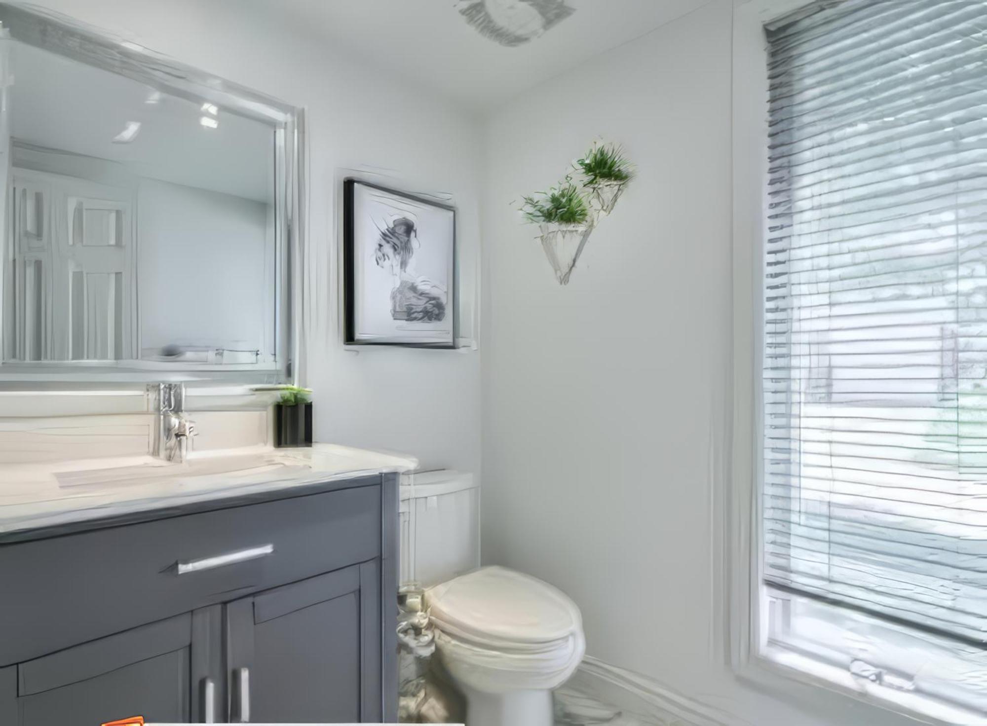 4 Bedrooms Or 2 Bedrooms House Near Fairview Mall And 401 & Dvp *