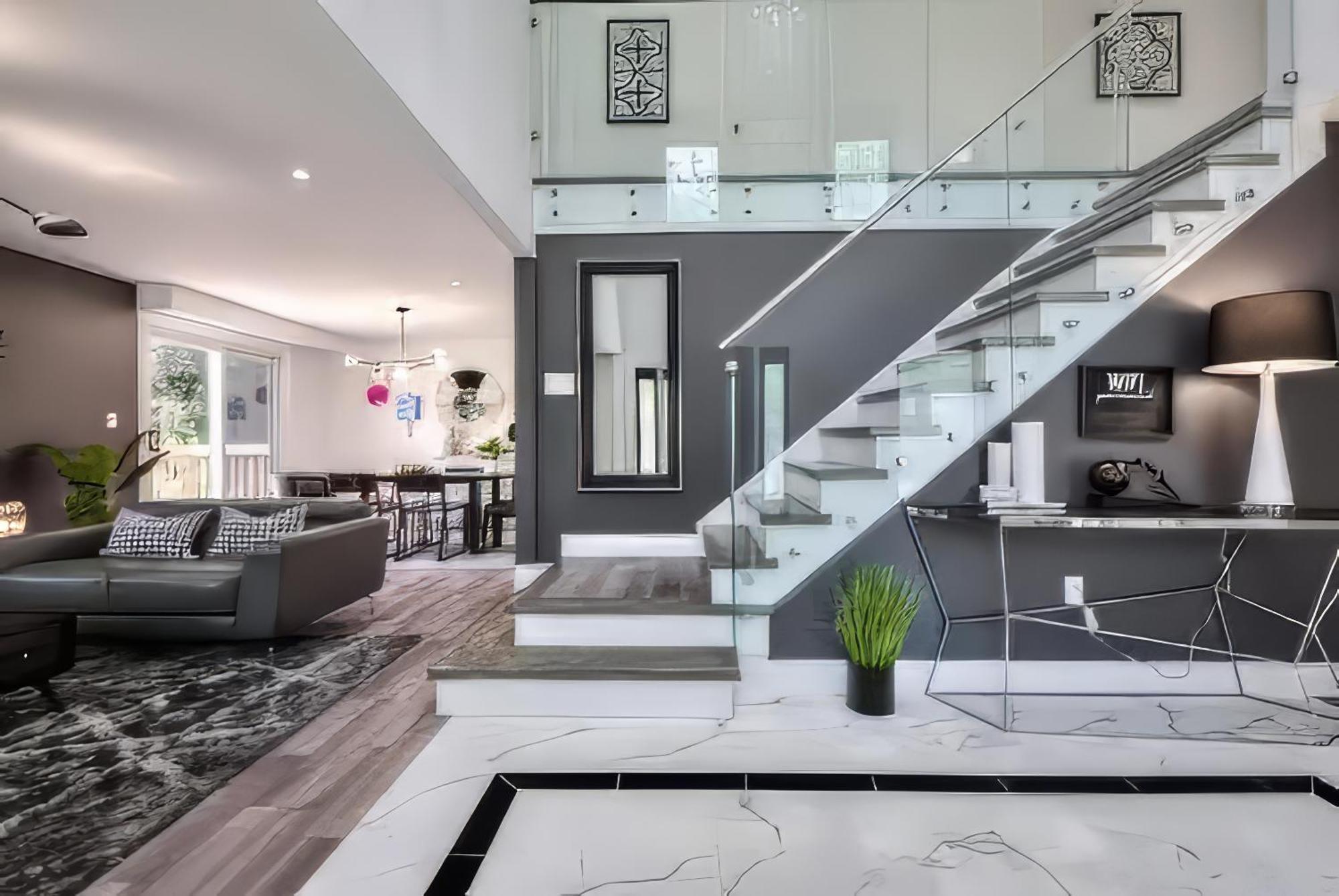 4 Bedrooms Or 2 Bedrooms House Near Fairview Mall And 401 & Dvp Holiday home Toronto