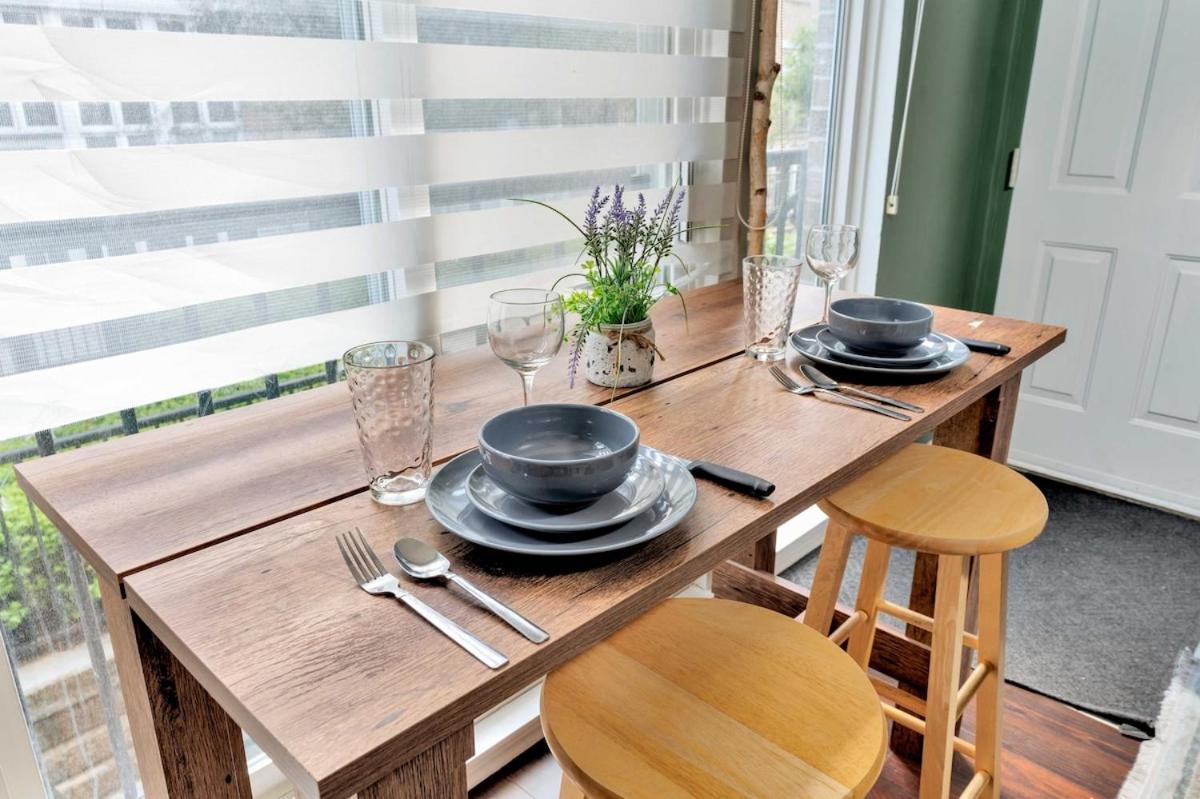 Stylish 1bd In Liberty 5 Min Uber To Cn Tower Apartment
