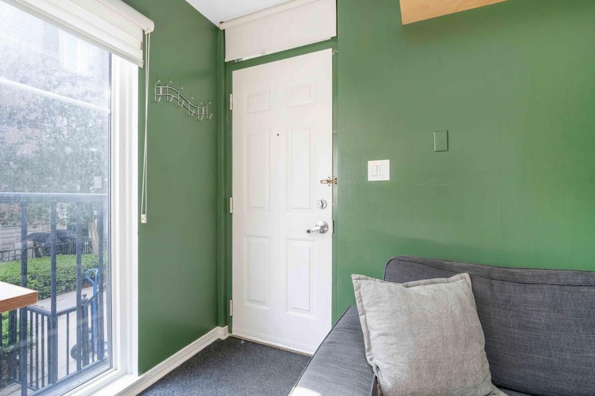 Stylish 1bd In Liberty 5 Min Uber To Cn Tower Apartment *