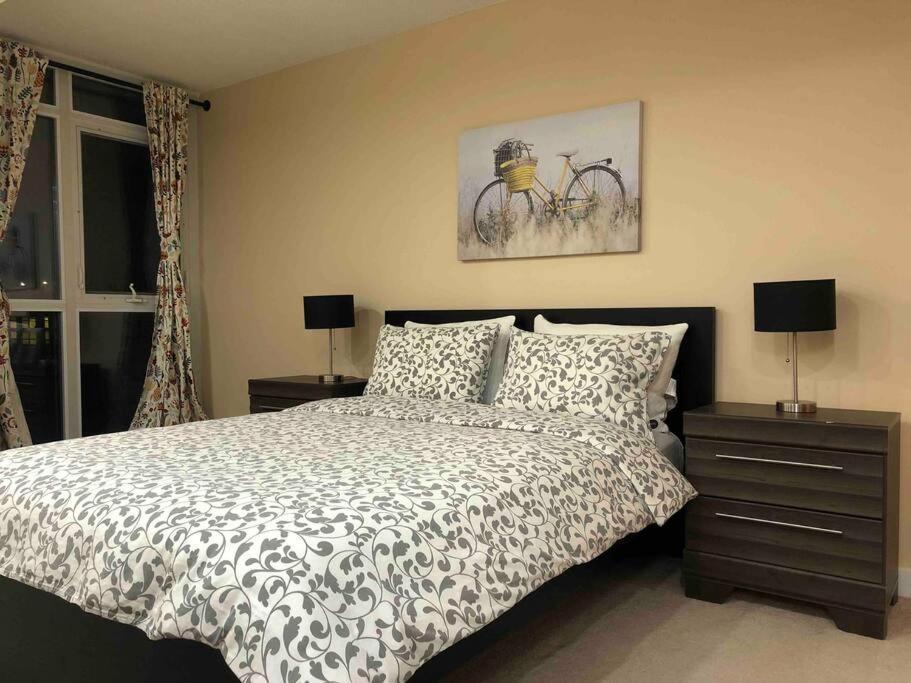 Comfy 1br & Den With Balcony- Close To Cn Tower * Toronto