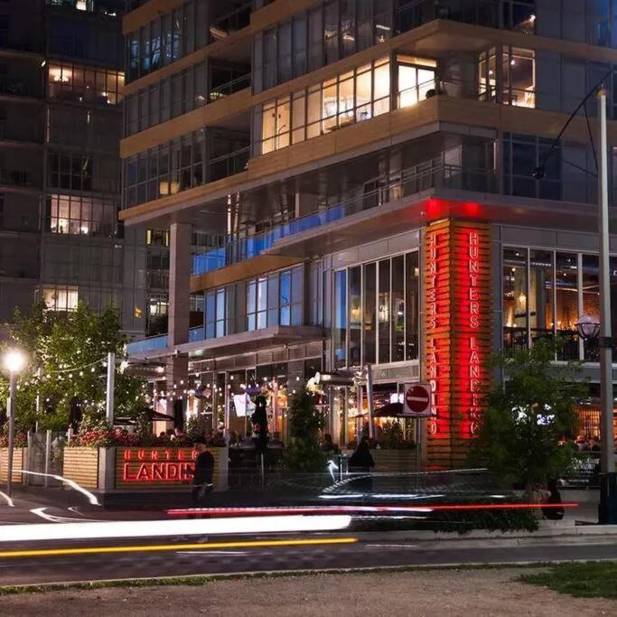 Apartment Comfy 1br & Den With Balcony- Close To Cn Tower *
