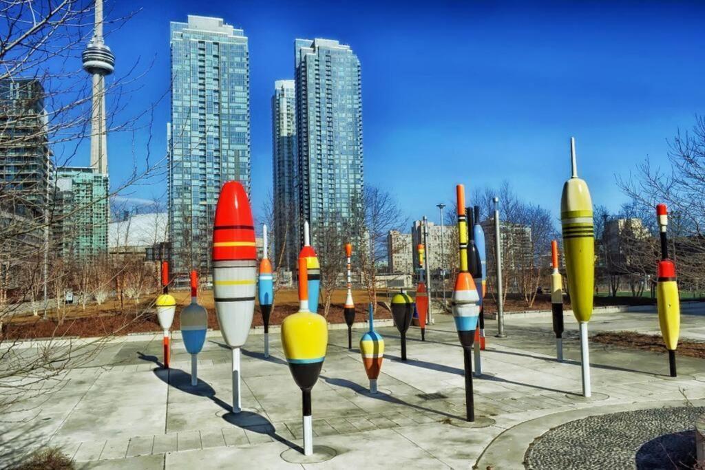Comfy 1br & Den With Balcony- Close To Cn Tower *