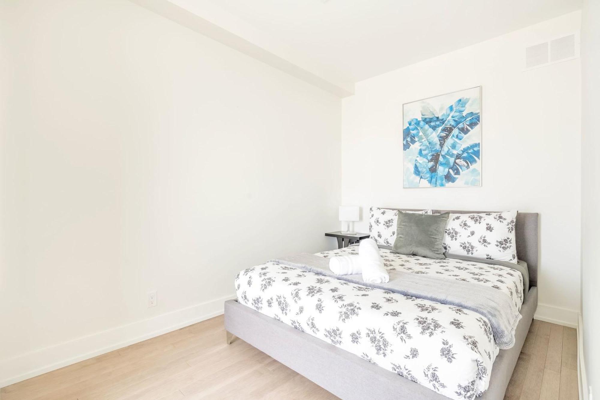 Chic 3-bedroom Near High Park *