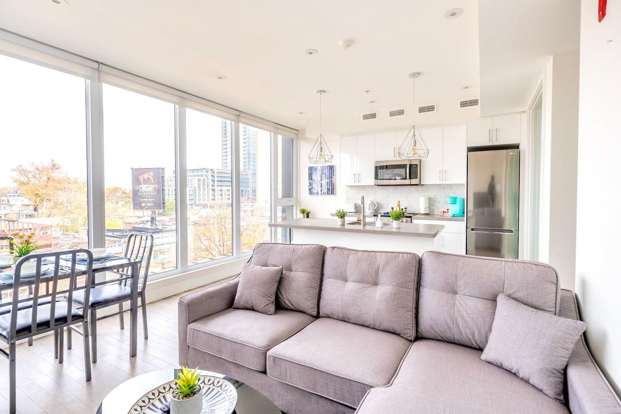 Chic 3-bedroom Near High Park *