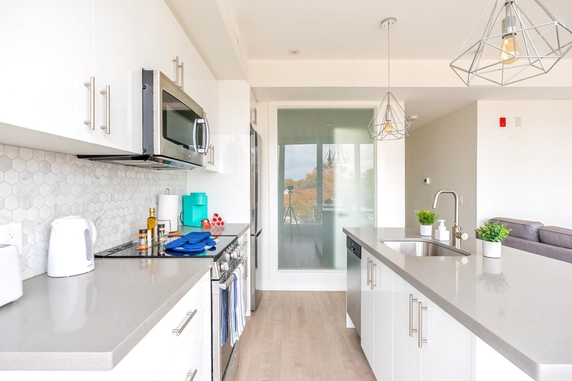 Chic 3-bedroom Near High Park * Toronto