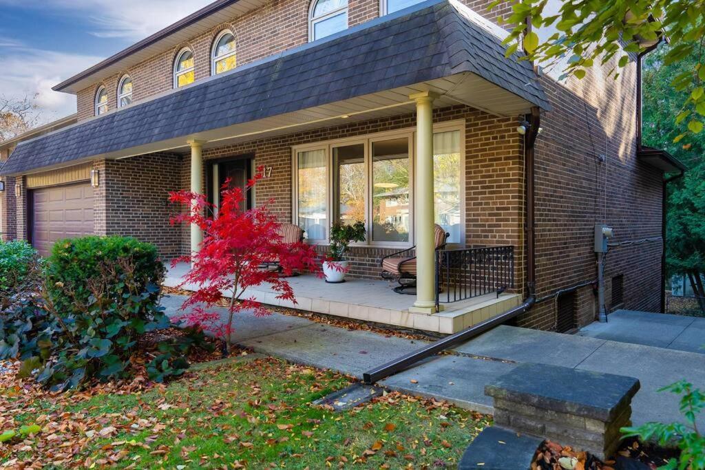 Private Bedroom In A House Close To Subway With Free Parking * Toronto
