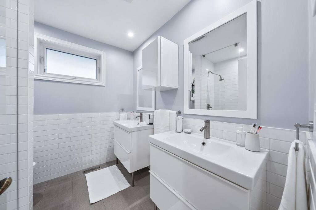 Holiday home Private Bedroom In A House Close To Subway With Free Parking *
