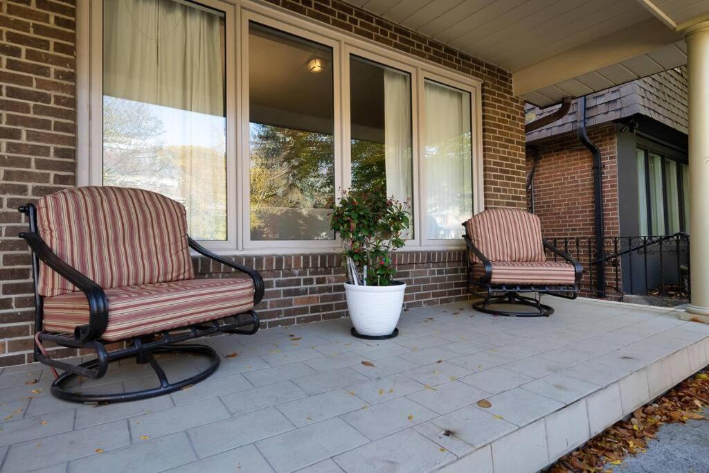 Holiday home Private Bedroom In A House Close To Subway With Free Parking Toronto