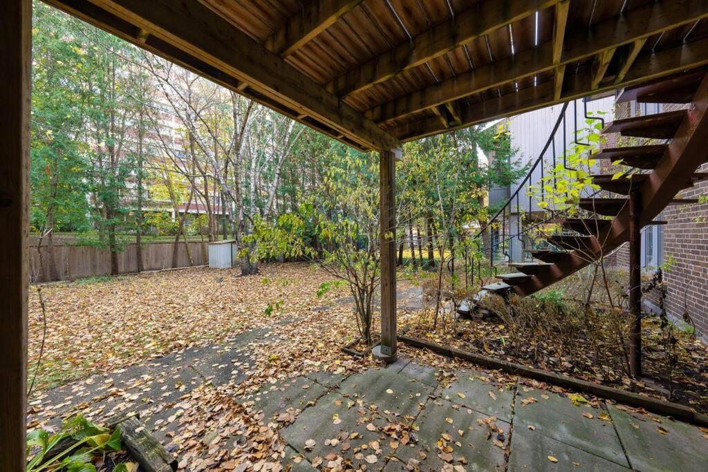 Holiday home Private Bedroom In A House Close To Subway With Free Parking Toronto