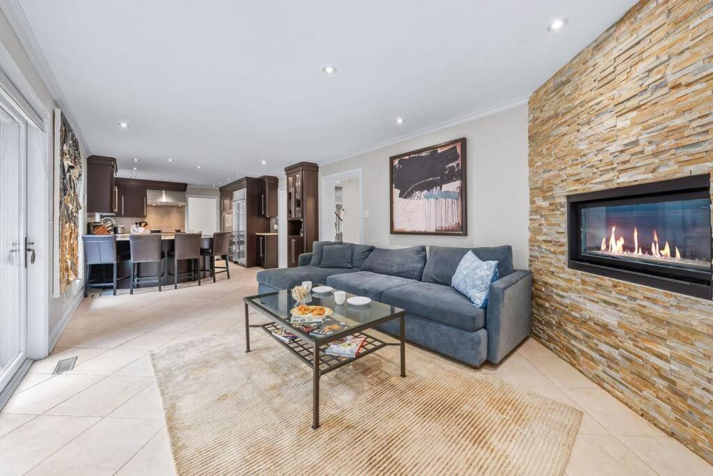 Private Bedroom In A House Close To Subway With Free Parking * Toronto