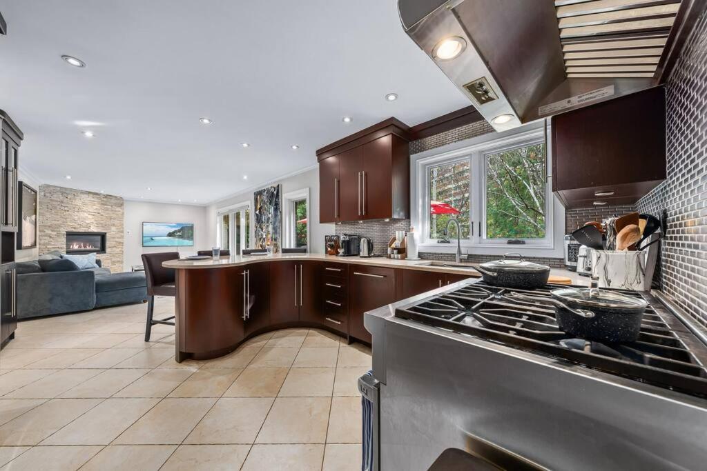 Private Bedroom In A House Close To Subway With Free Parking Holiday home Toronto