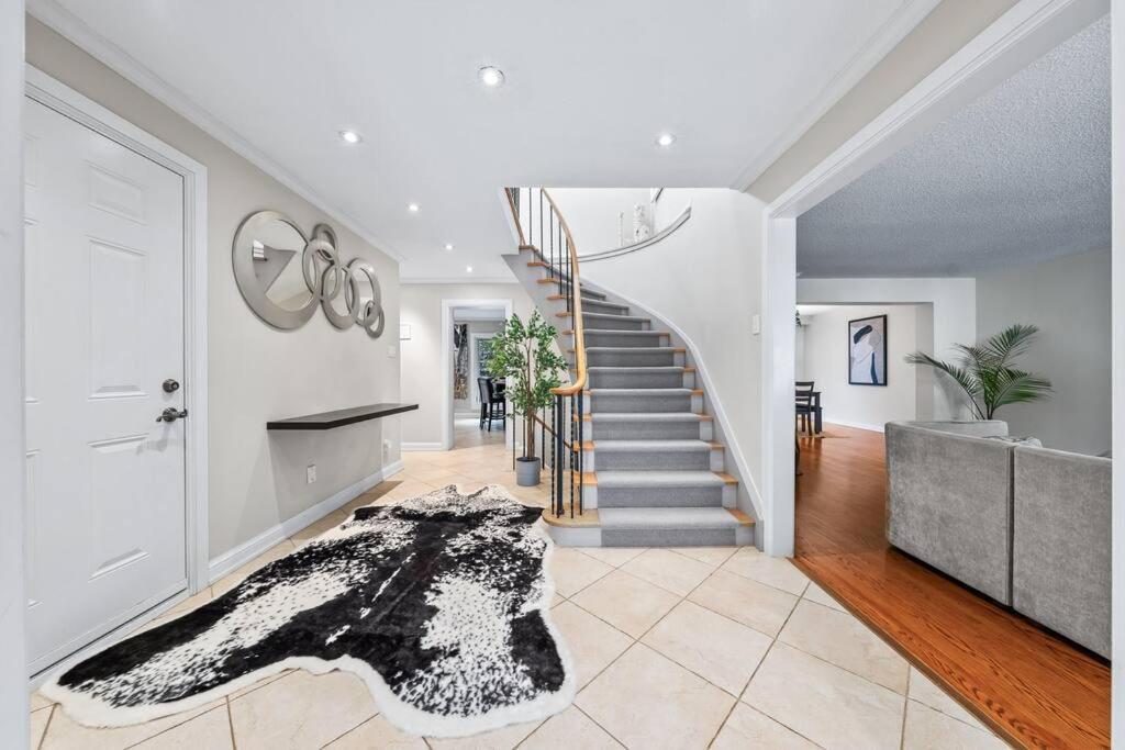 Private Bedroom In A House Close To Subway With Free Parking * Toronto
