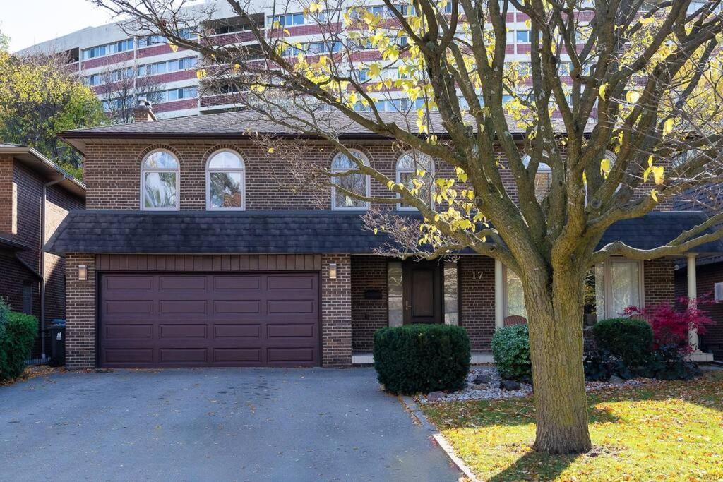 Private Bedroom In A House Close To Subway With Free Parking Toronto