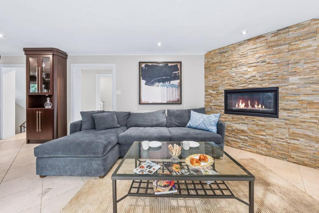 Private Bedroom In A House Close To Subway With Free Parking * Toronto