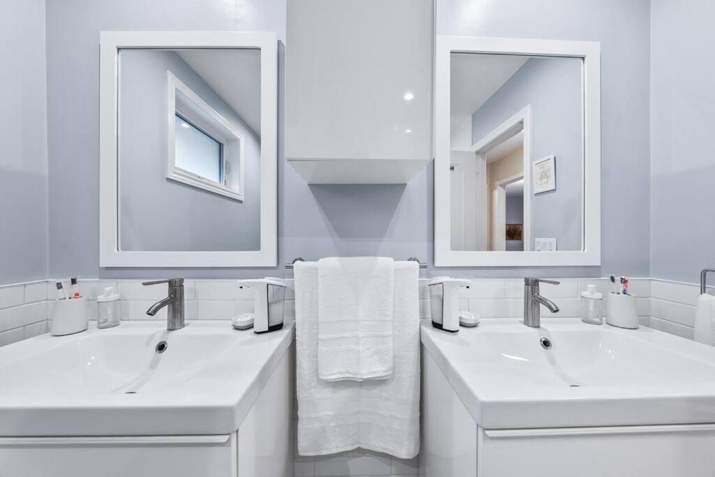 Private Bedroom In A House Close To Subway With Free Parking Toronto