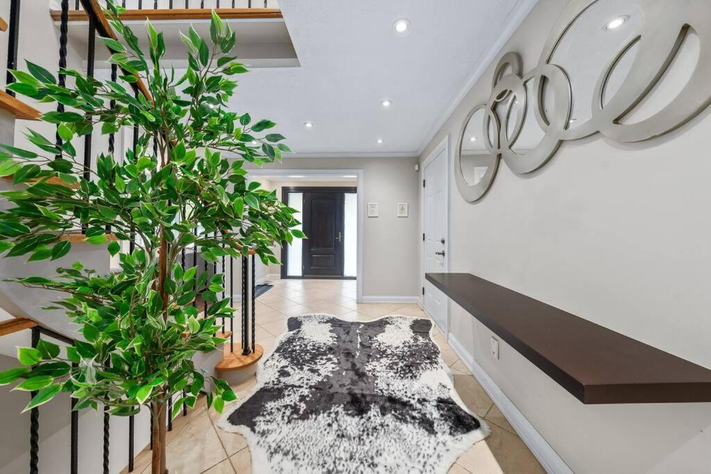 Holiday home Private Bedroom In A House Close To Subway With Free Parking *