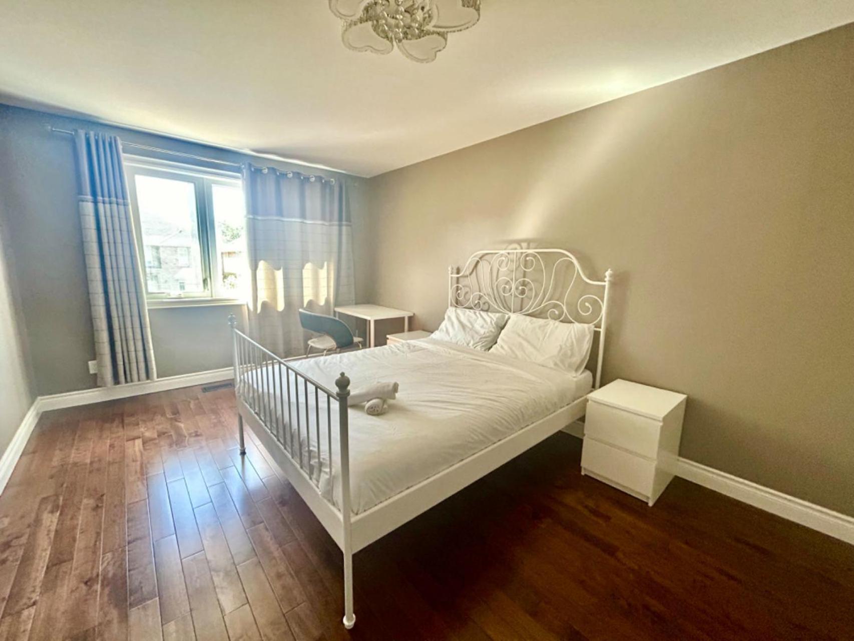 Country house Spacious By Shops Perfect Comfort & Transit *