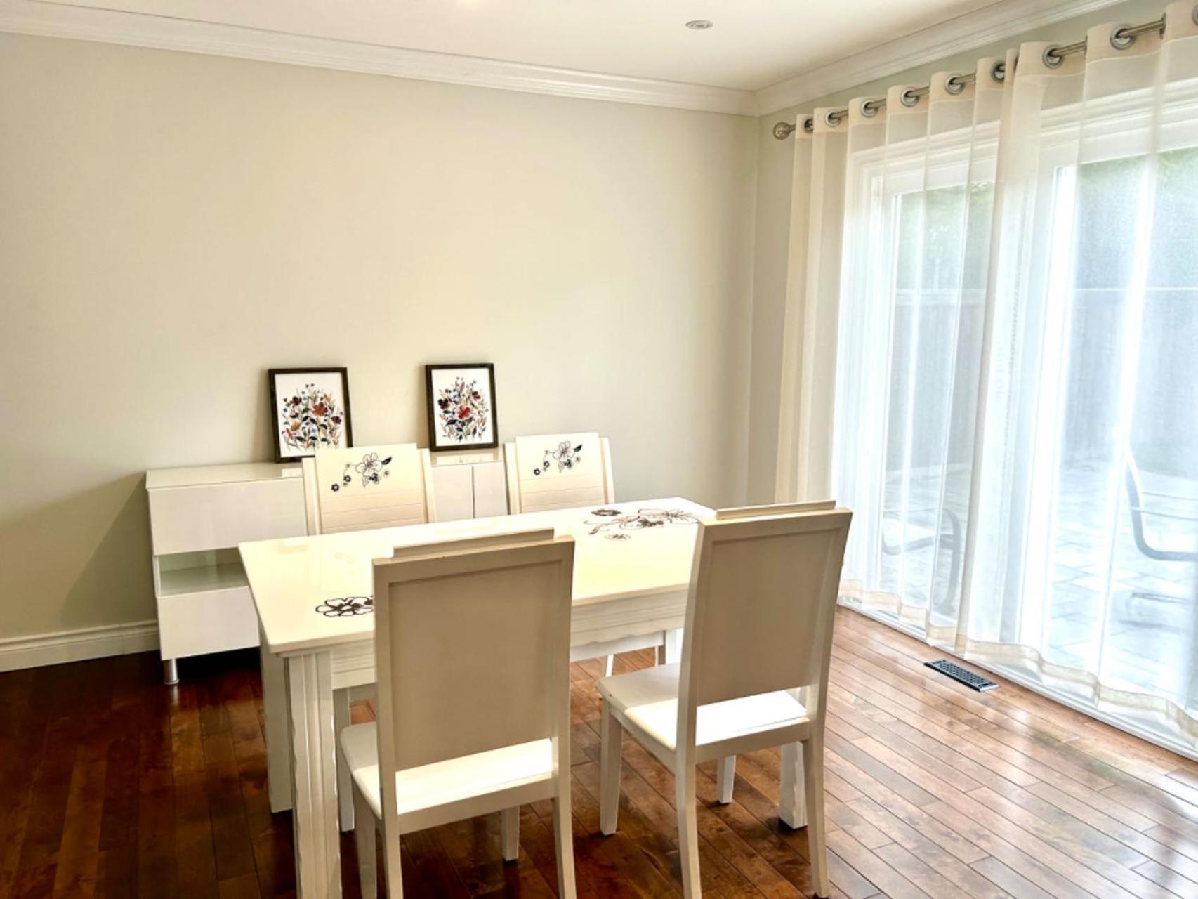 Spacious By Shops Perfect Comfort & Transit Country house