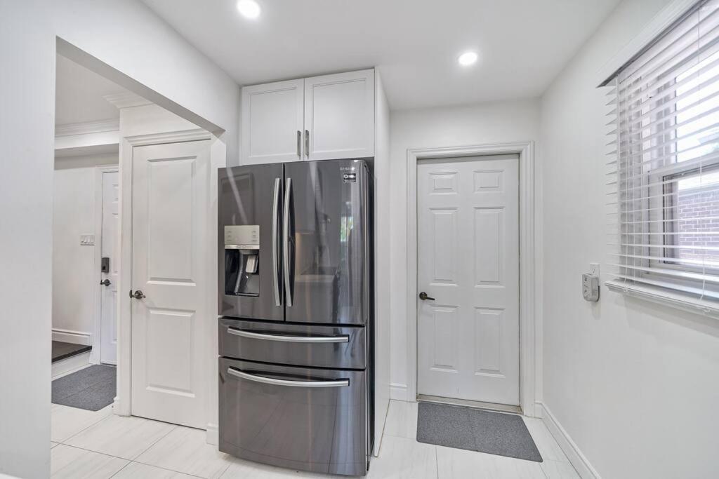 4br Scarborough Gem, Freshly Renovated, 7 Car Parking Toronto