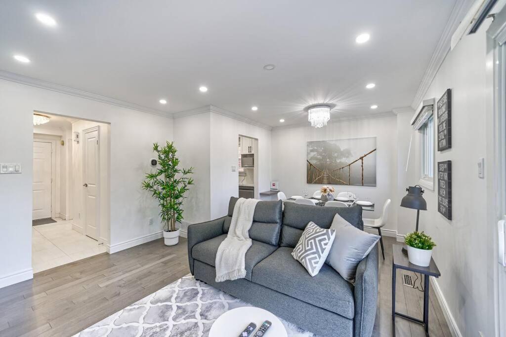 Apartment 4br Scarborough Gem, Freshly Renovated, 7 Car Parking