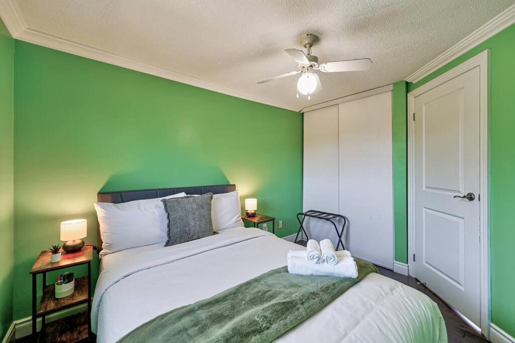 4br Scarborough Gem, Freshly Renovated, 7 Car Parking Apartment Toronto