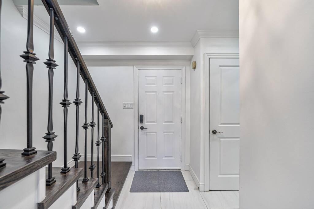 4br Scarborough Gem, Freshly Renovated, 7 Car Parking Apartment