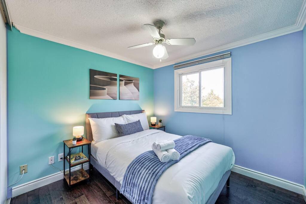 Apartment 4br Scarborough Gem, Freshly Renovated, 7 Car Parking Toronto