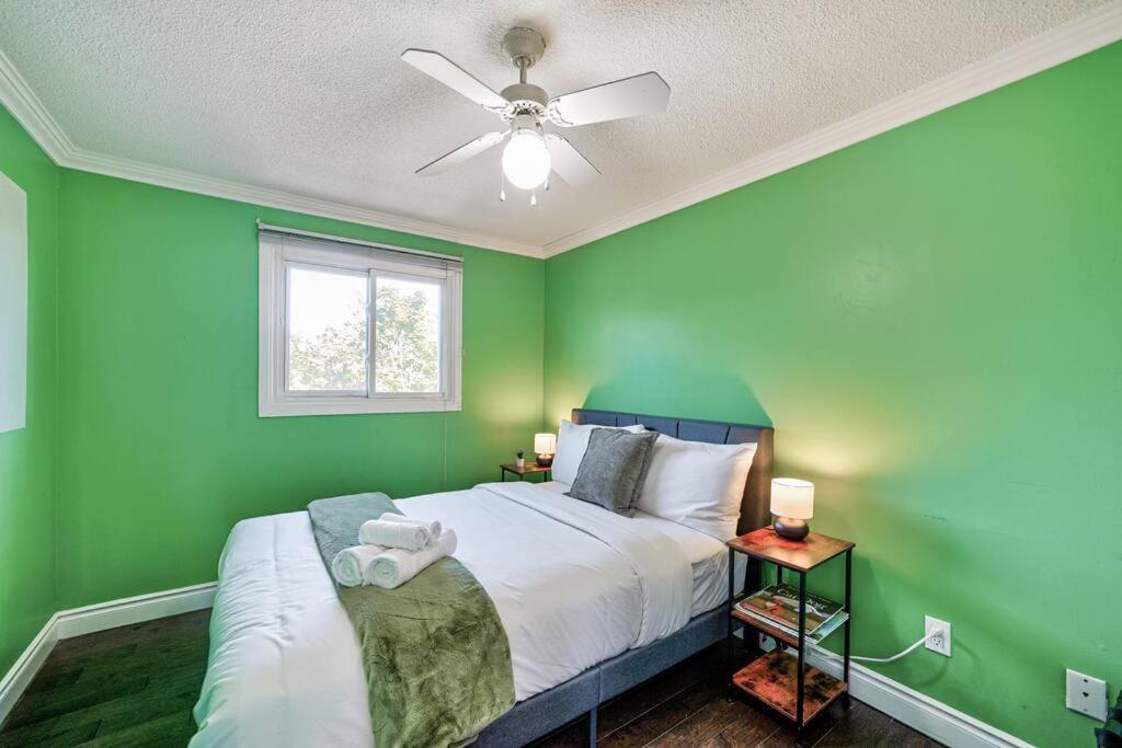 4br Scarborough Gem, Freshly Renovated, 7 Car Parking Apartment *
