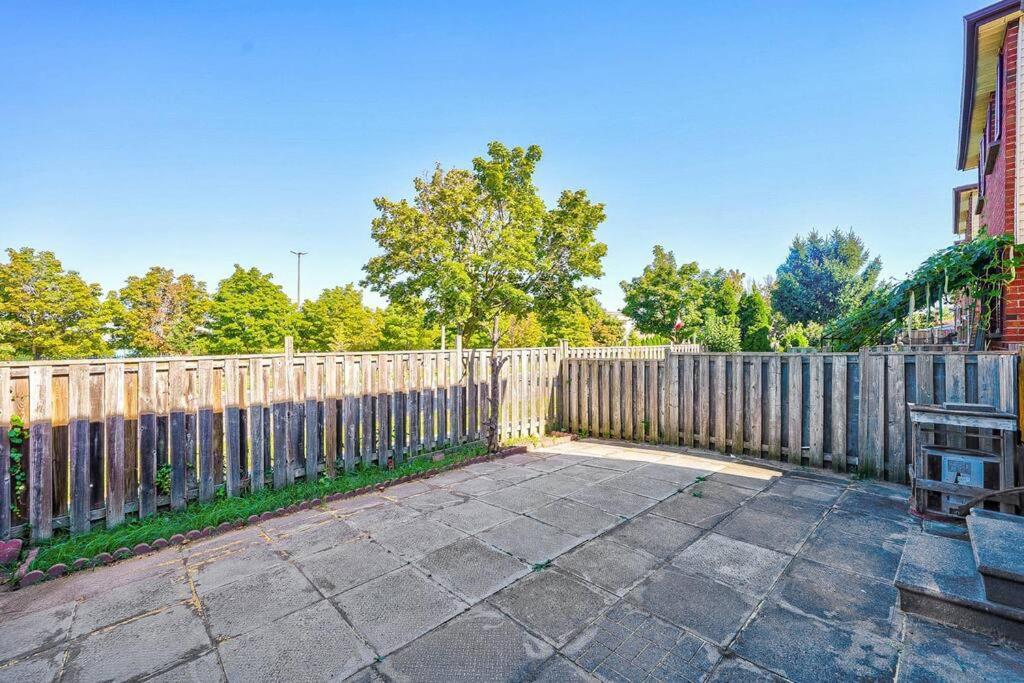 4br Scarborough Gem, Freshly Renovated, 7 Car Parking Apartment