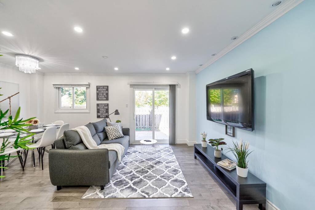 4br Scarborough Gem, Freshly Renovated, 7 Car Parking Apartment *
