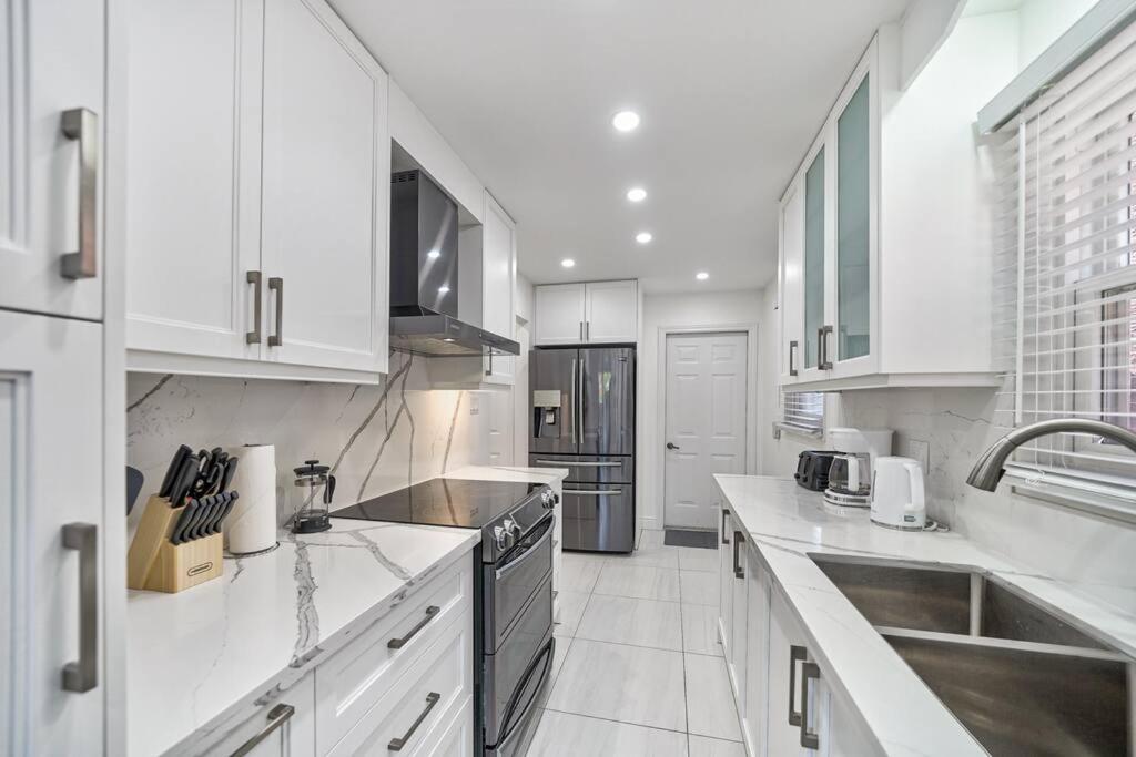 Apartment 4br Scarborough Gem, Freshly Renovated, 7 Car Parking *