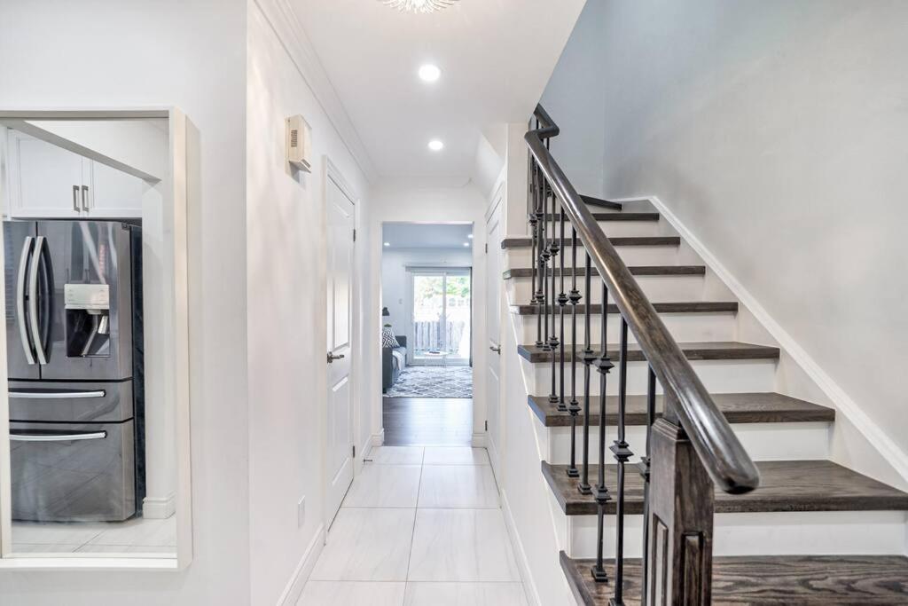 Apartment 4br Scarborough Gem, Freshly Renovated, 7 Car Parking *