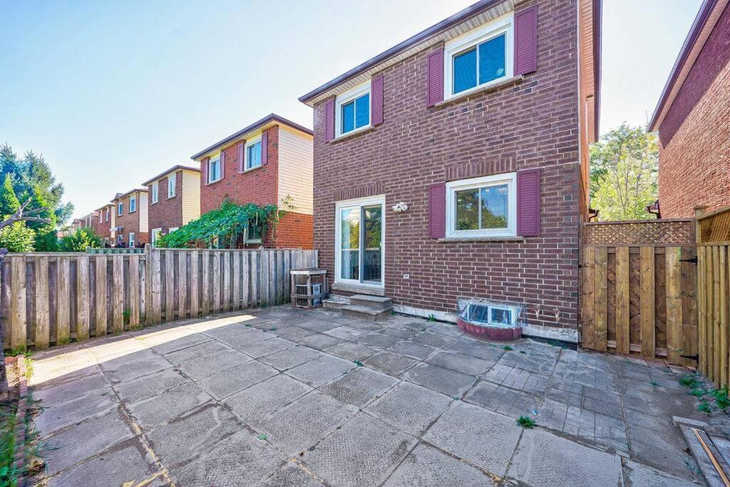 4br Scarborough Gem, Freshly Renovated, 7 Car Parking Apartment Toronto