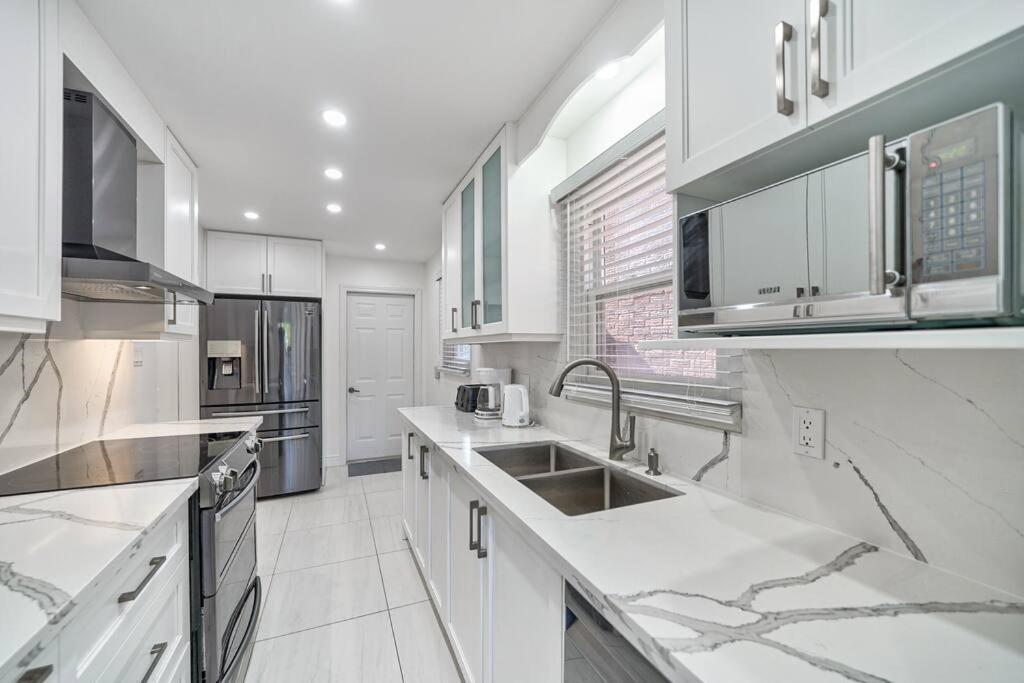 4br Scarborough Gem, Freshly Renovated, 7 Car Parking Toronto
