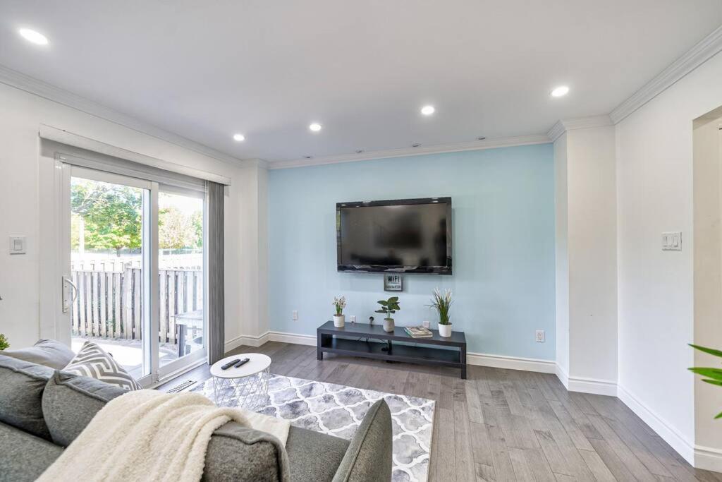 Apartment 4br Scarborough Gem, Freshly Renovated, 7 Car Parking *
