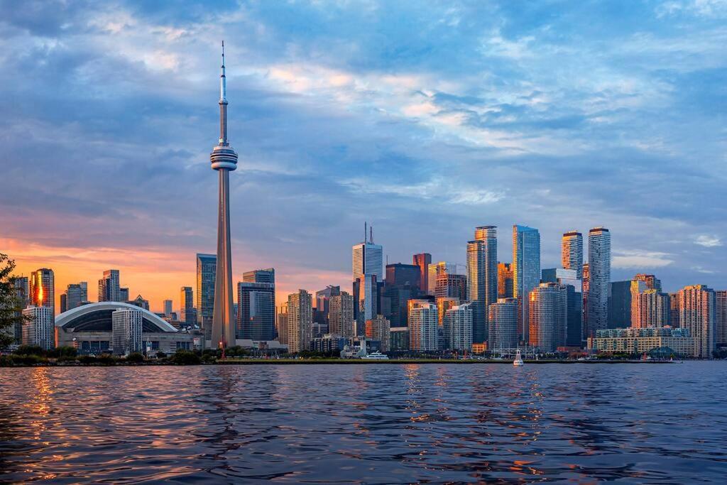 4br Scarborough Gem, Freshly Renovated, 7 Car Parking * Toronto