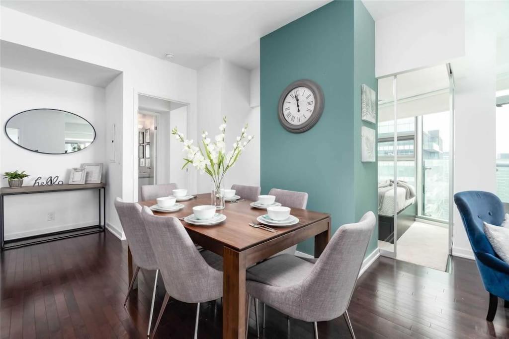 New Superior Lakeview Luxury 3-bedroom On High Floor Apartment *