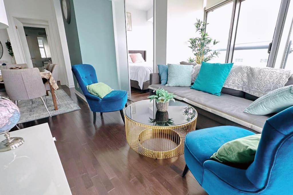 New Superior Lakeview Luxury 3-bedroom On High Floor Apartment *