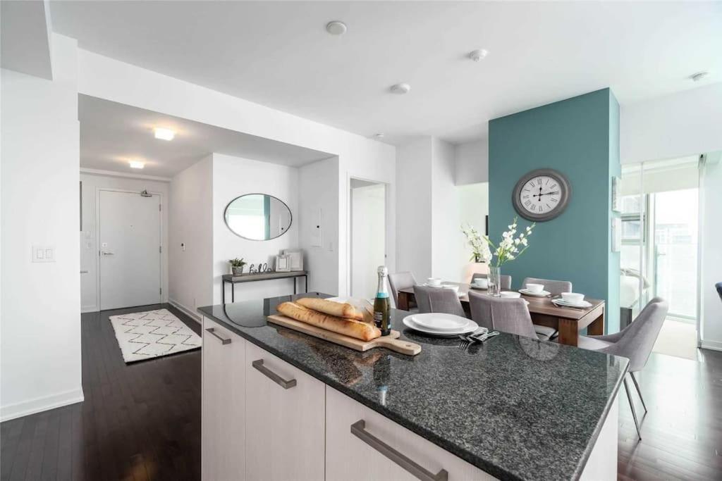 Apartment New Superior Lakeview Luxury 3-bedroom On High Floor *