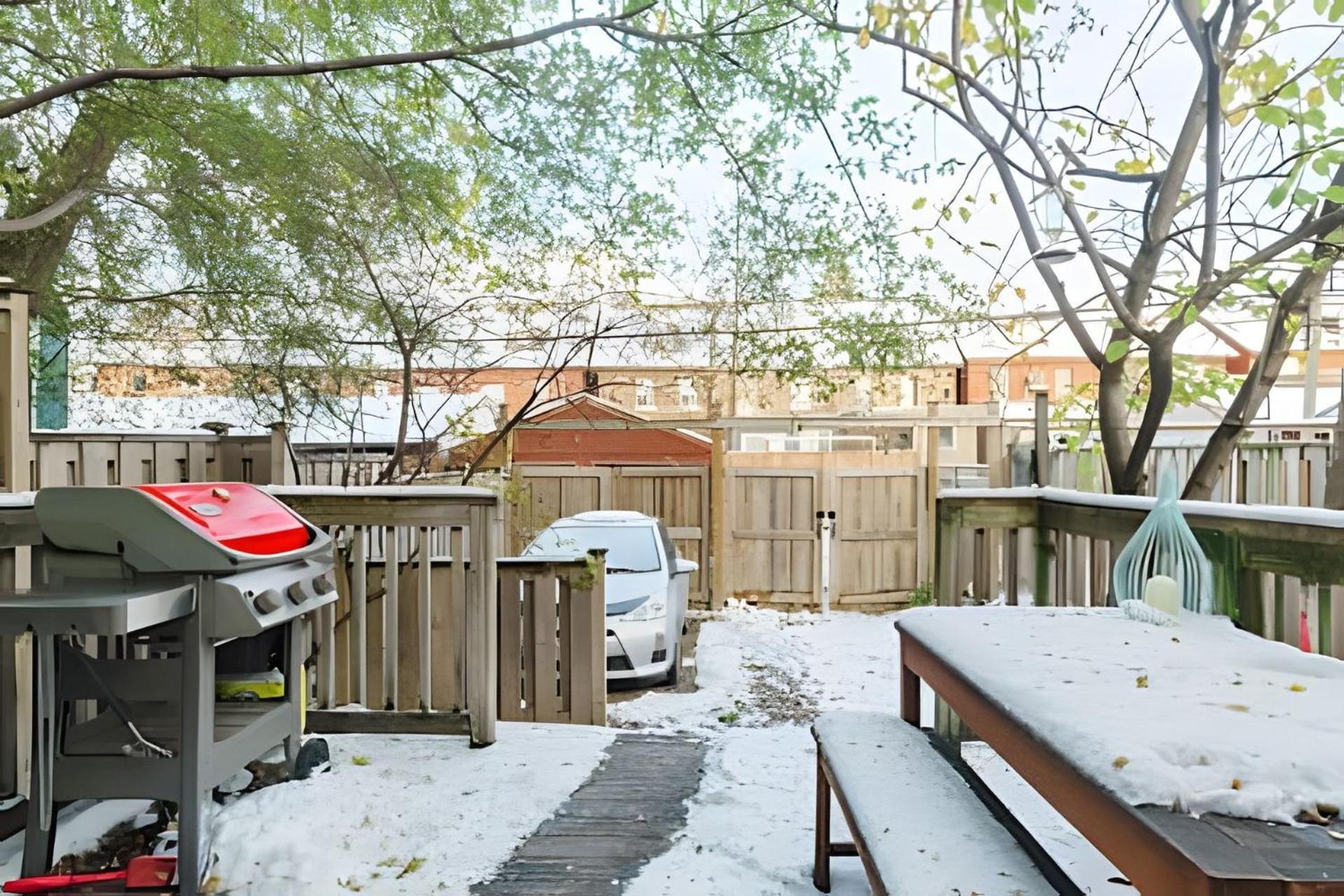 Charming Family House 3 Bdr With Balcony * Toronto
