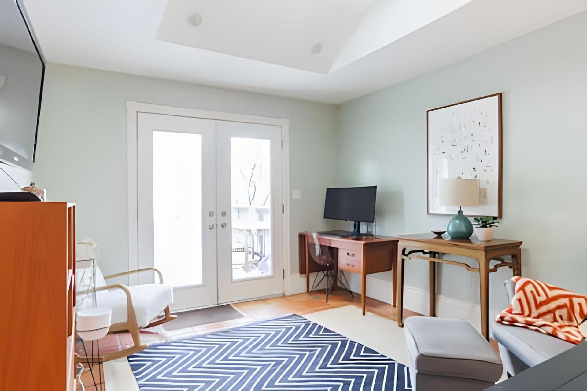 Charming Family House 3 Bdr With Balcony Toronto