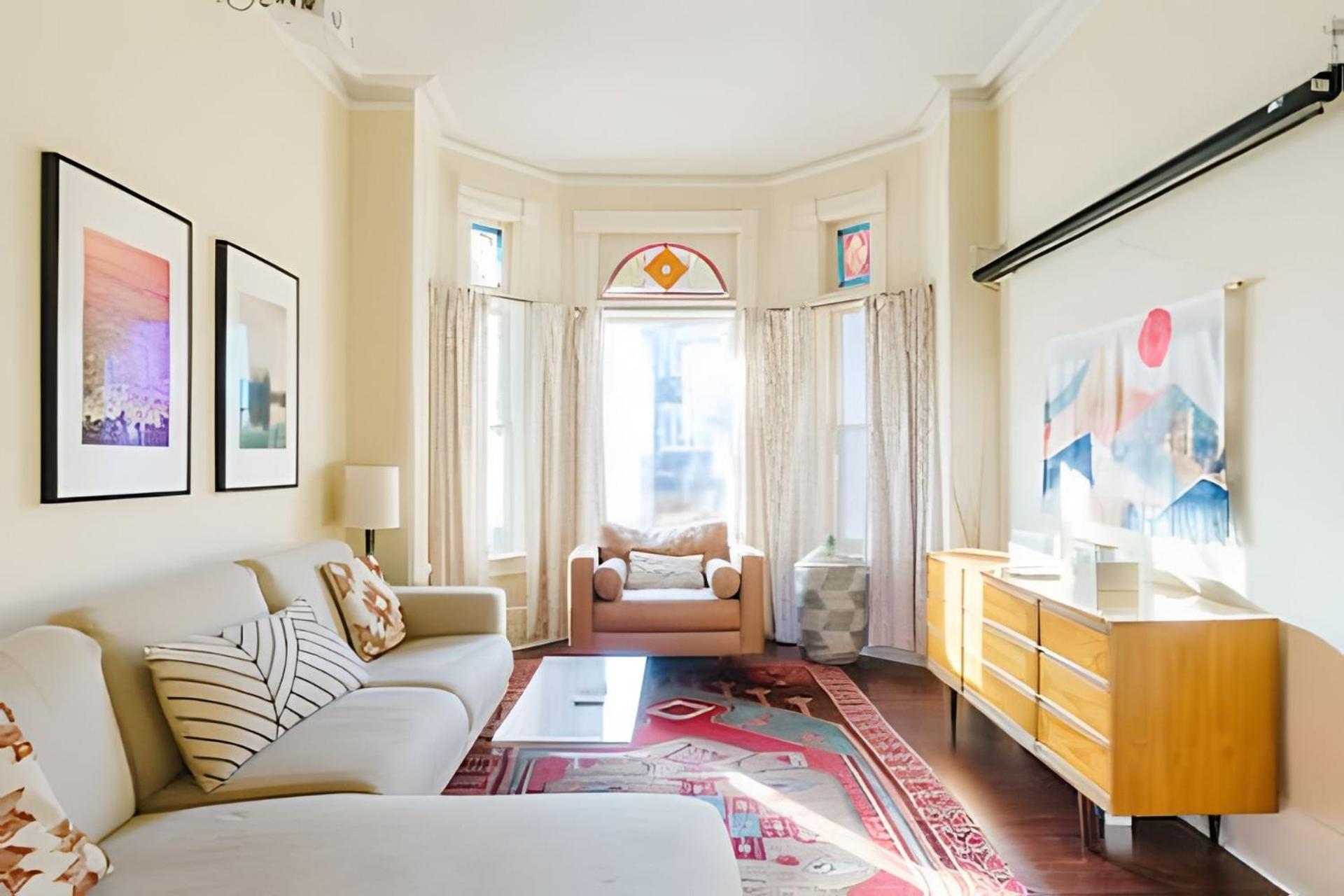 Charming Family House 3 Bdr With Balcony * Toronto