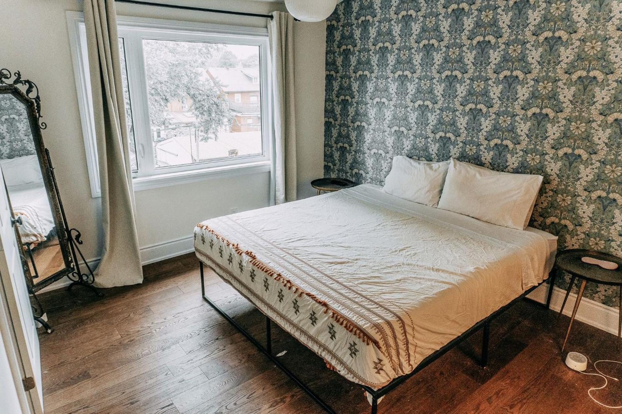 Charming Family House 3 Bdr With Balcony Toronto