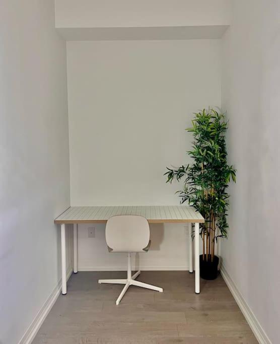 Downtown High-rise Near Eaton Centre *