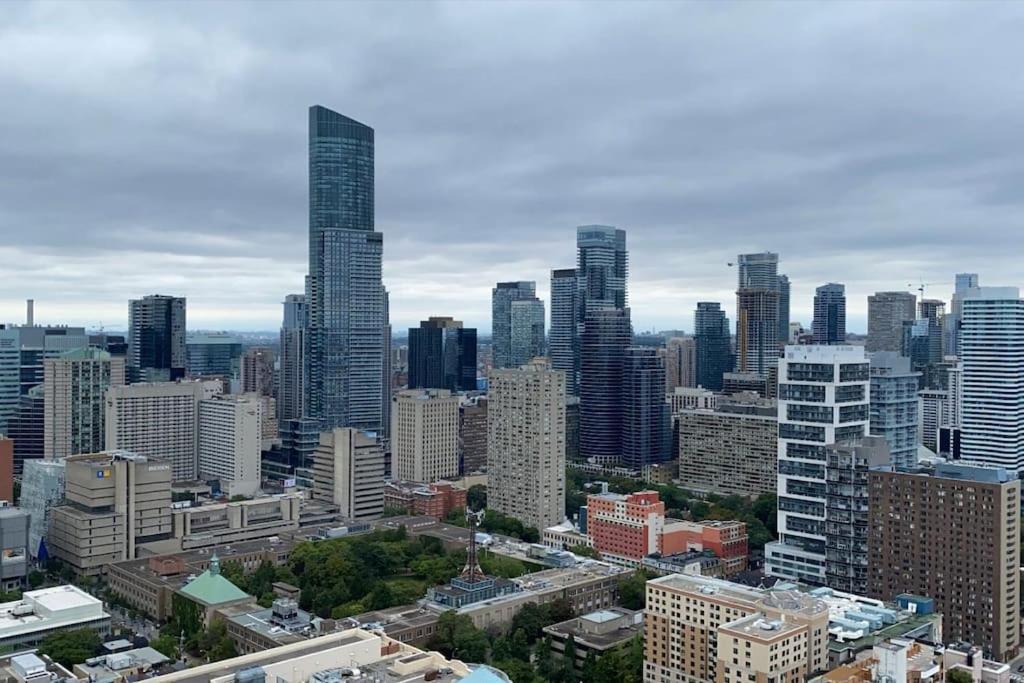 Apartment Downtown High-rise Near Eaton Centre