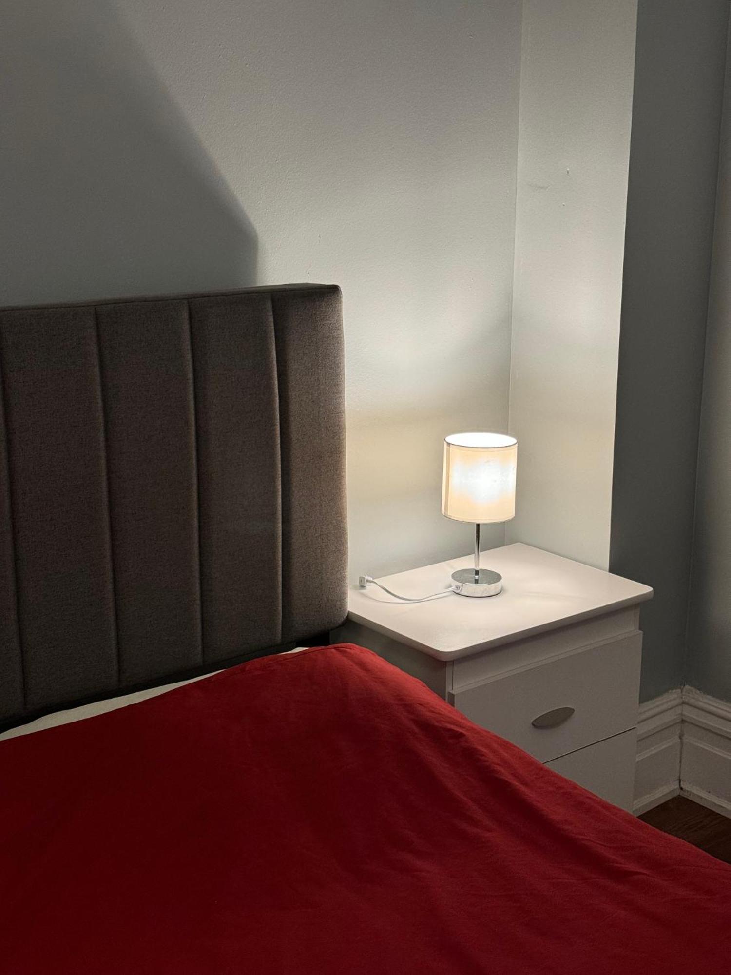 Guest house Spacious Townhouse Close To Dundas Square! Toronto