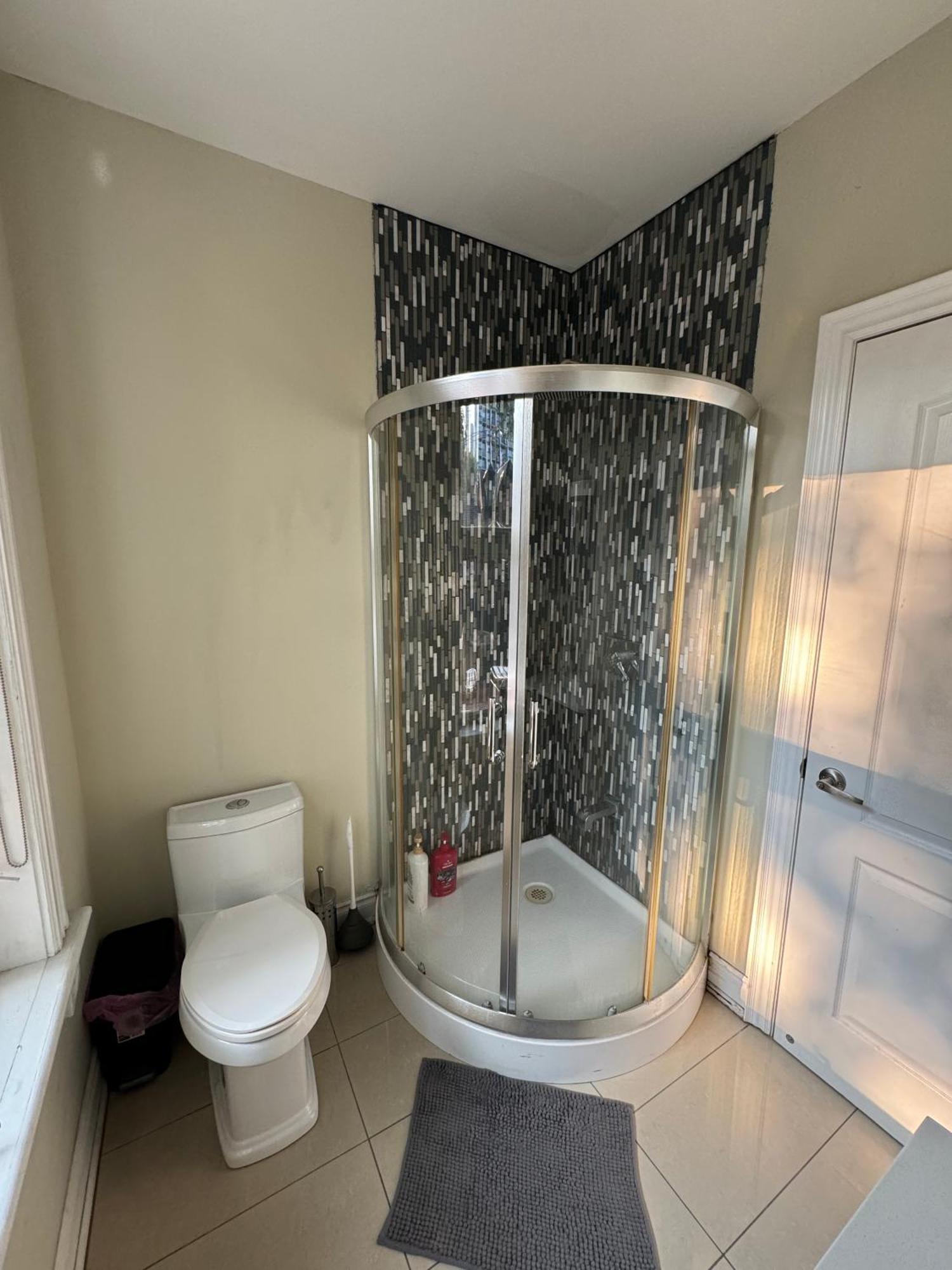 Spacious Townhouse Close To Dundas Square! * Toronto