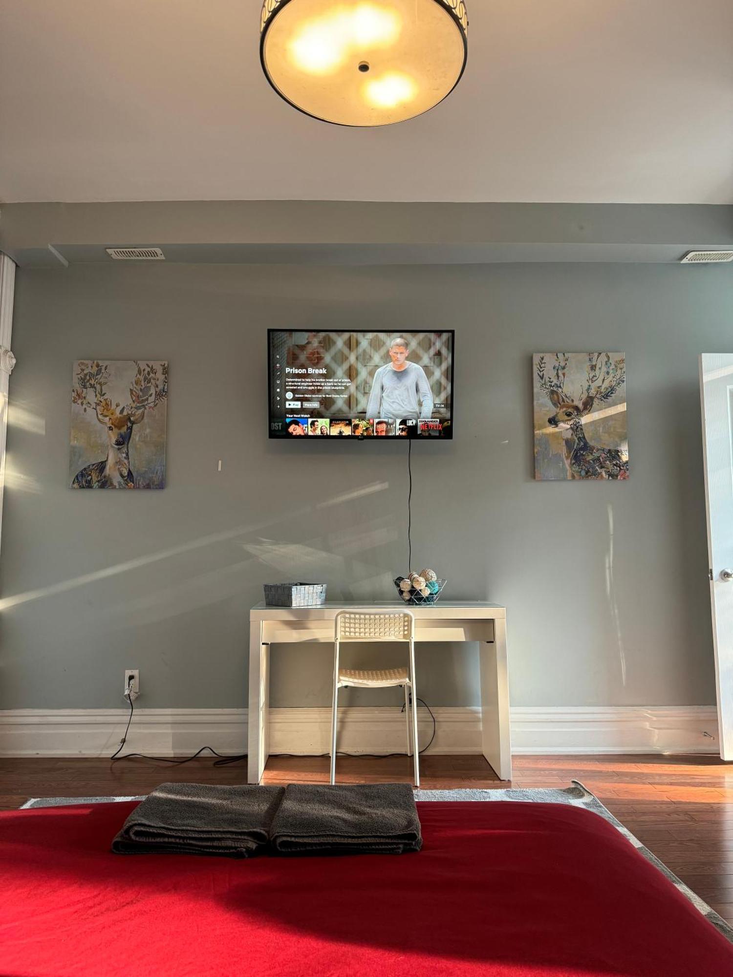 Spacious Townhouse Close To Dundas Square! Guest house Toronto