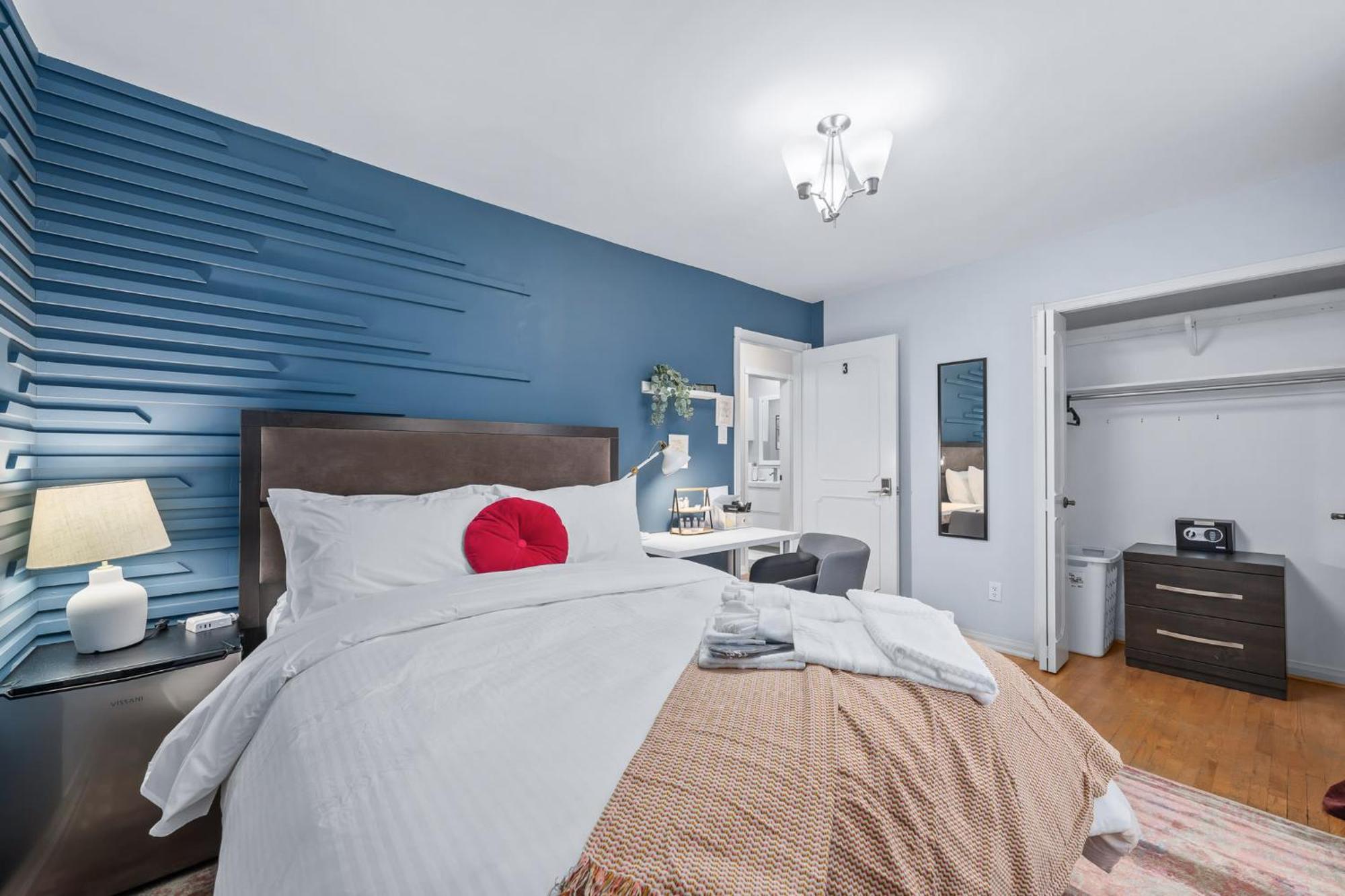 Private Bedroom In A House Close To Subway With Free Parking